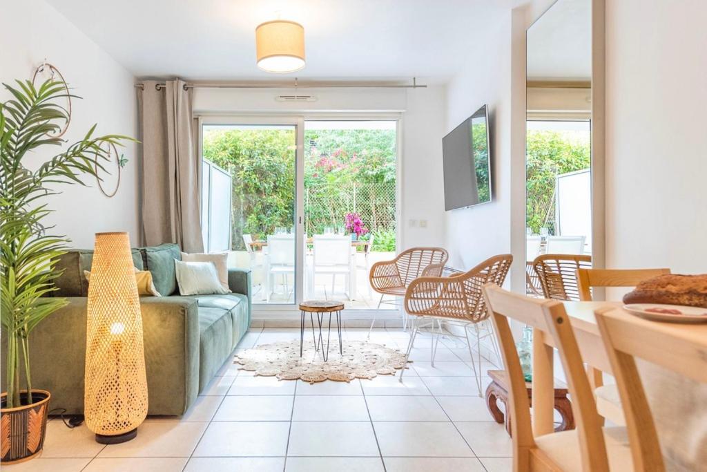 Bao Location - Ideal Pro & Groupe - Calme - Lumineux - Wifi - Terrasse - Jardin - A 2km - Proche Centre Ville, Gare, Commerces - Parking Prive *