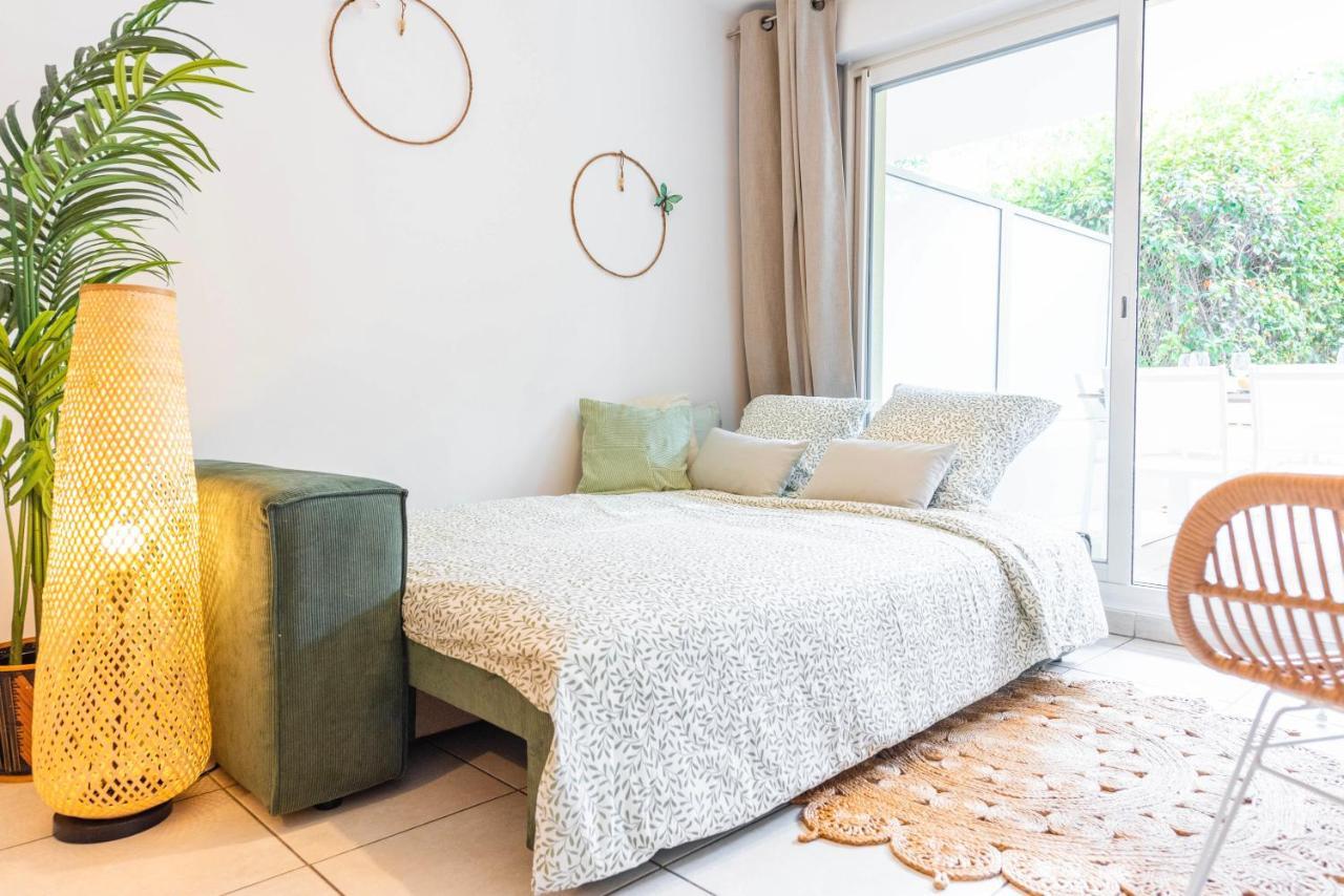 Apartment Bao Location: Tranquil Garden Retreat With Private Parking Toulon