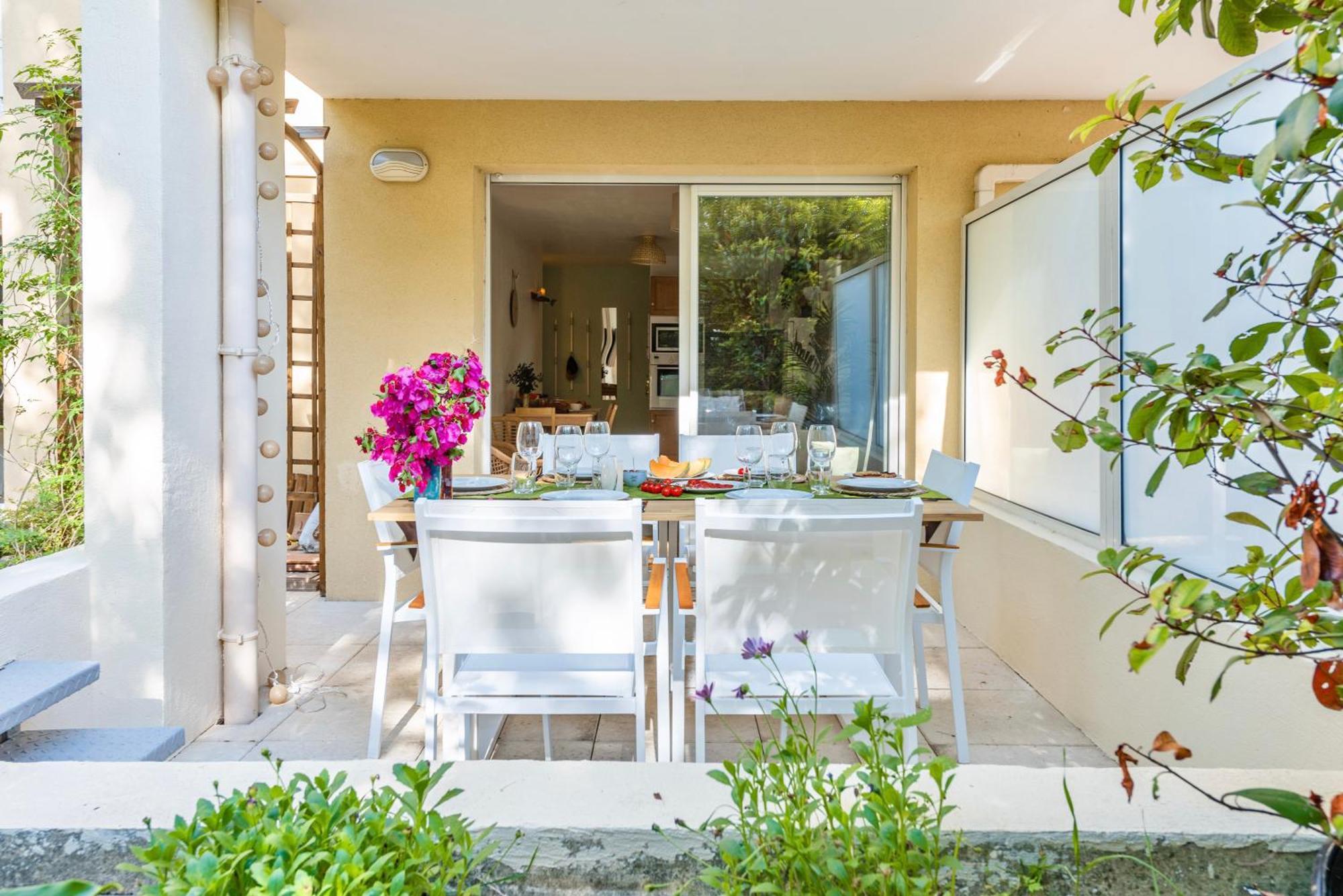 Bao Location: Tranquil Garden Retreat With Private Parking